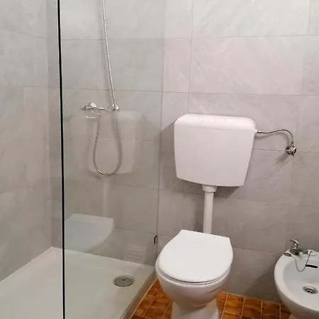 Apartment Ema's And Nightlife House *