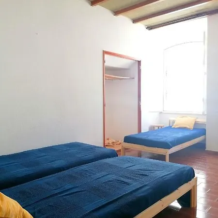 Ema's And Nightlife House *