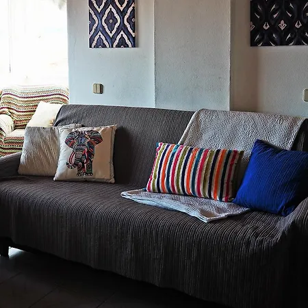 Ema's And Nightlife House *