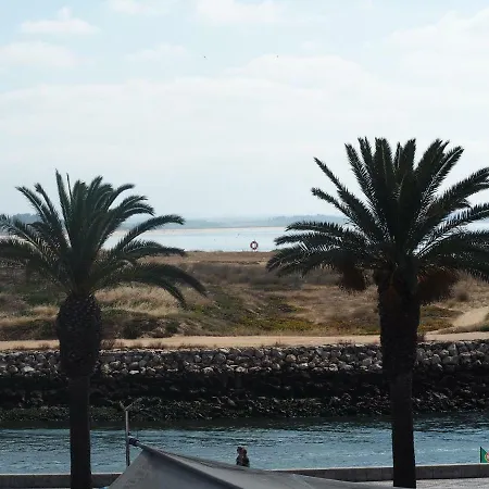 Ema'S Beach And Nightlife House