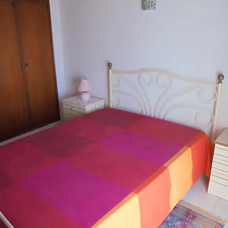 Ema's And Nightlife House *