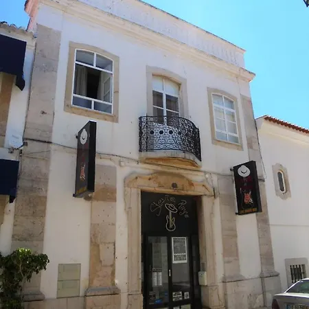 Lägenhet Ema's And Nightlife House