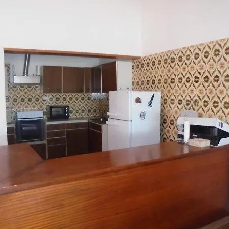 Ema's And Nightlife House *